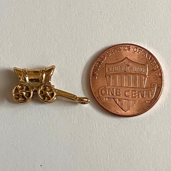 Covered Wagon Vintage Gold Toned Charm Pendent Frontier Old West Pioneer - Picture 8 of 8